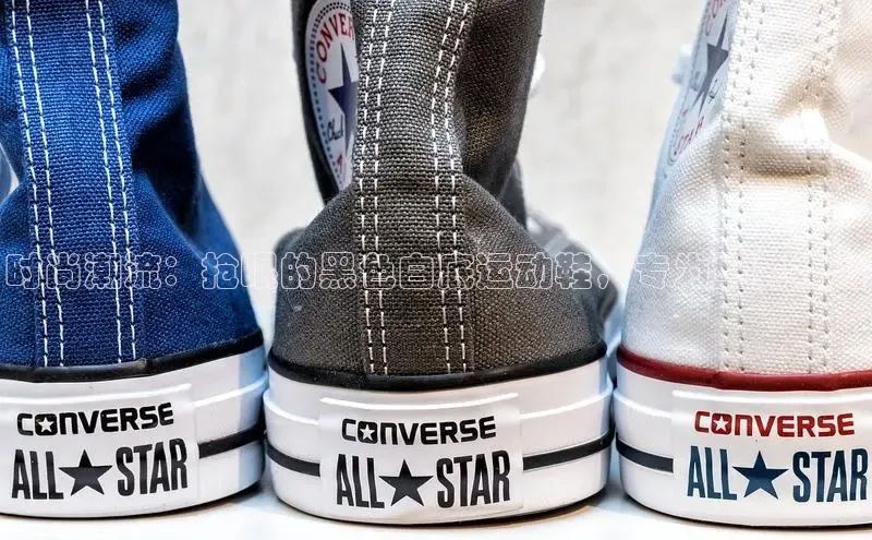 球速体育下载安装百度搜索资源平台时尚潮流：抢眼的黑色白底运动鞋，专为型男打造