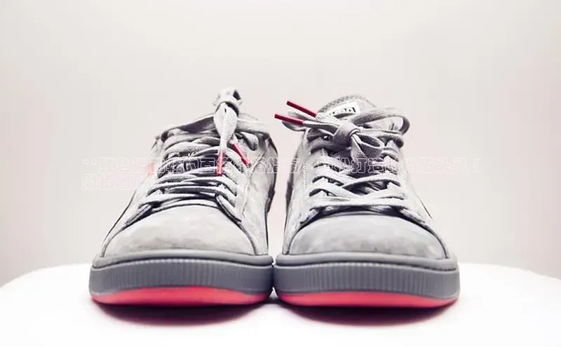 球速体育中文在线**红色运动鞋的百搭穿搭指南，轻松打造时尚街头风 (
附插图)**