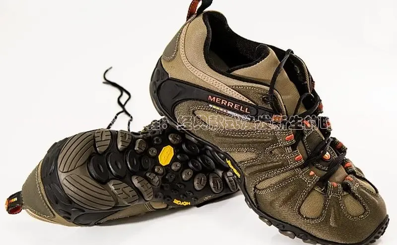 2025新款红鞋运动鞋：经典款式焕发新生的时尚选择